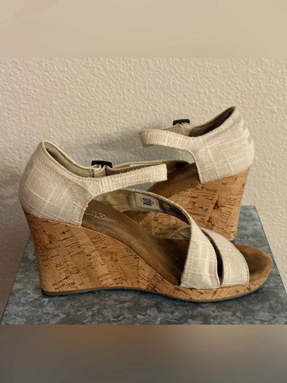 Toms Clarissa Linen Cork Wedge Sandals in Cream, Size 6.5